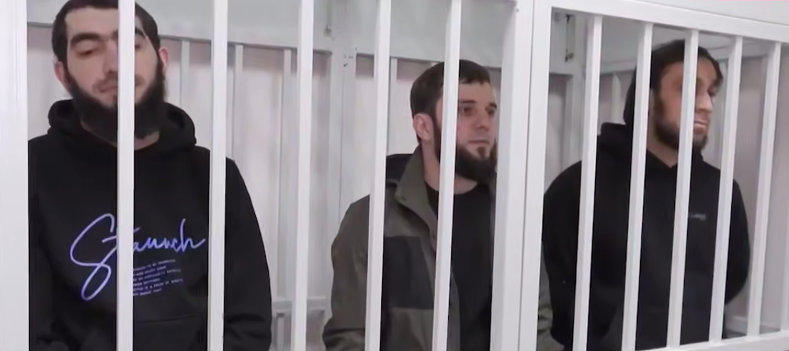 Нападавшие на автобус. Скриншот видео: НТВ. 