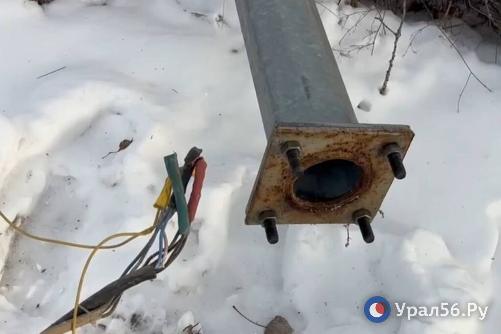    «Хорошо, что никого не убило»: В Орске на лыжной трассе упал столб освещения