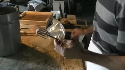 Насадка на дрель для извлечения перги.