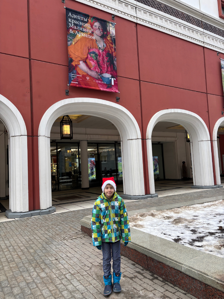 Фото автора. Петя сейчас вместо шапки носит настроенческий колпак, хорошо, погода позволяет 