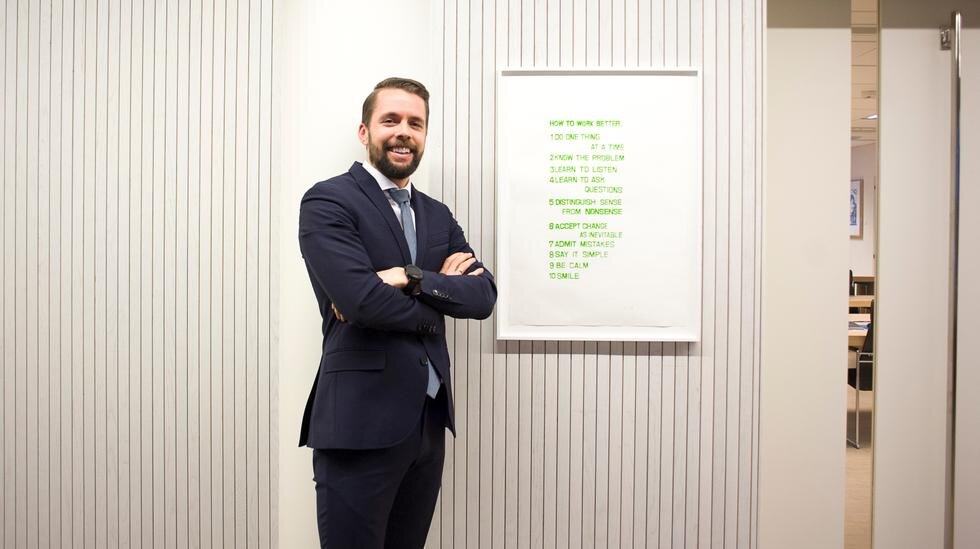 ...и на своей нынешней работе (фото 2022 года)