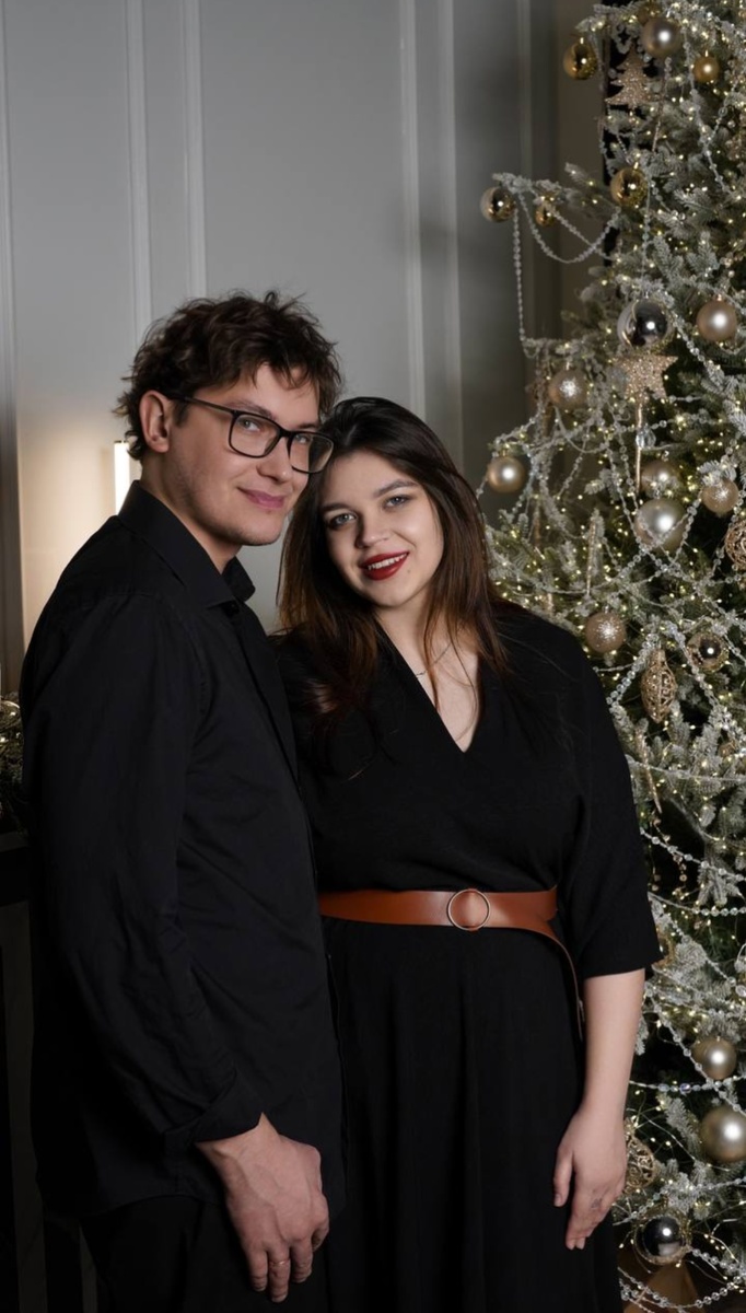 Александр Саков с супругой Ириной Саковой. Фото взято из телеграмм канала Александра Сакова.