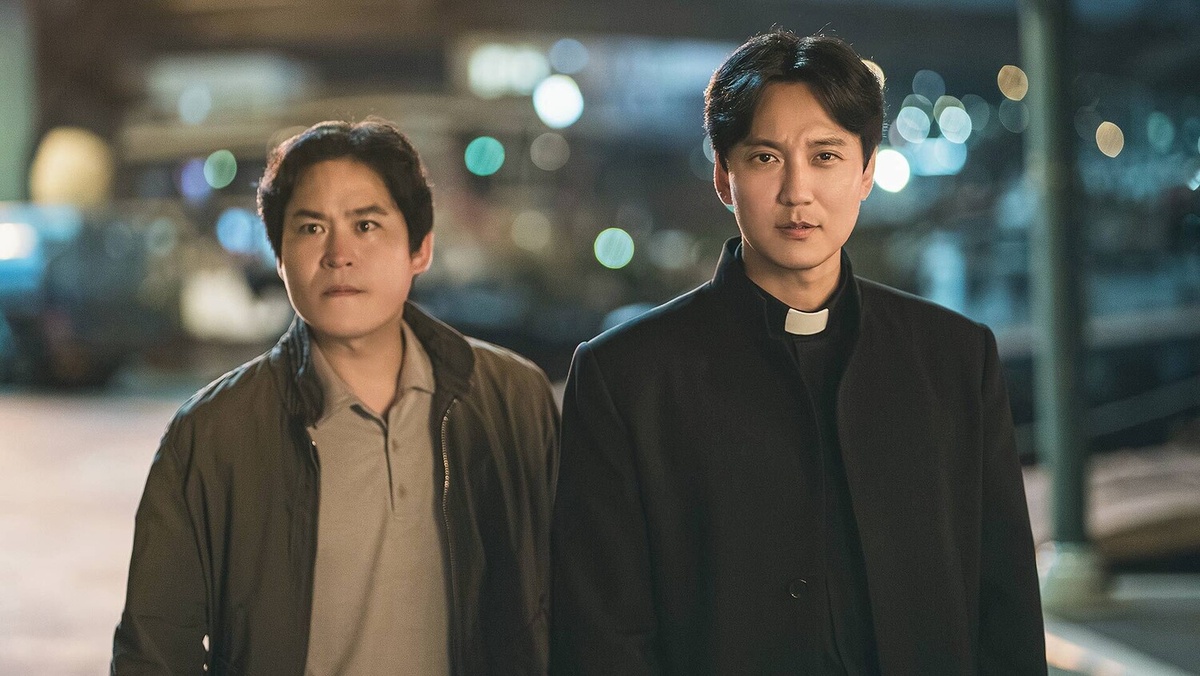    Кадр из второго сезона сериала «Вспыльчивый священник»Кадр из видео