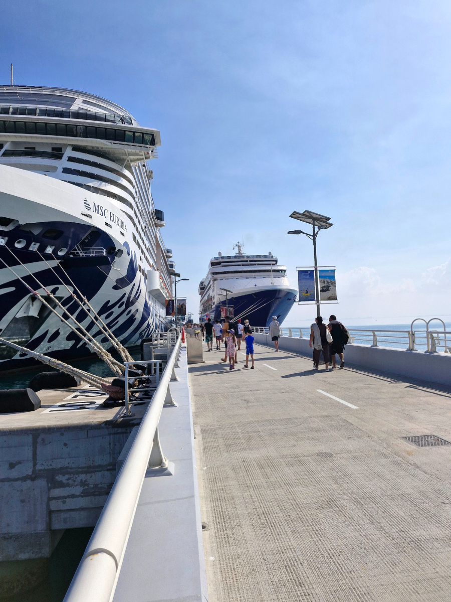 Стоянка лайнеров