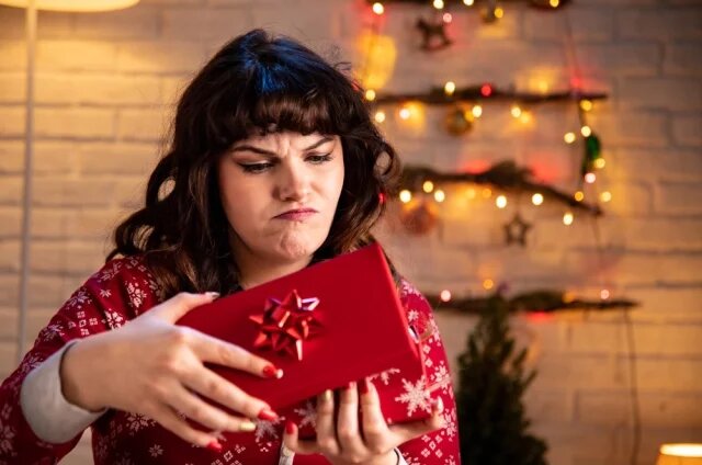    В каких случаях можно и даже нужно передаривать подарки?