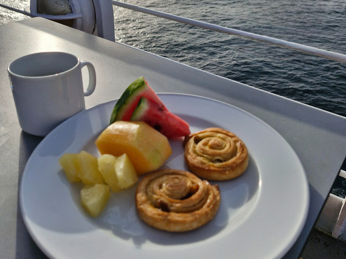 Завтрак с видом на океан