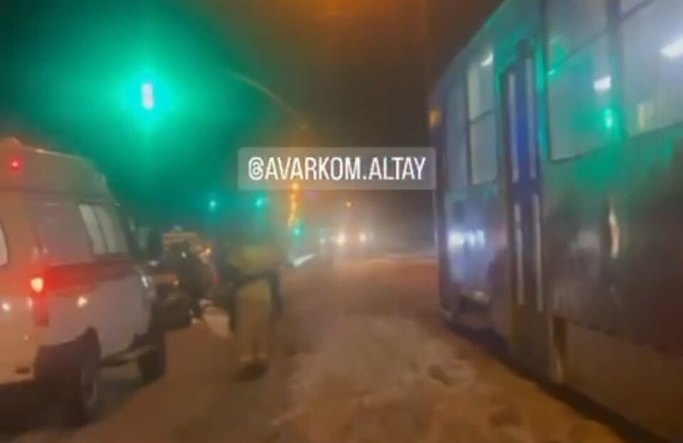    ДТП на Змеиногорском тракте. Источник: Go_Barnaul