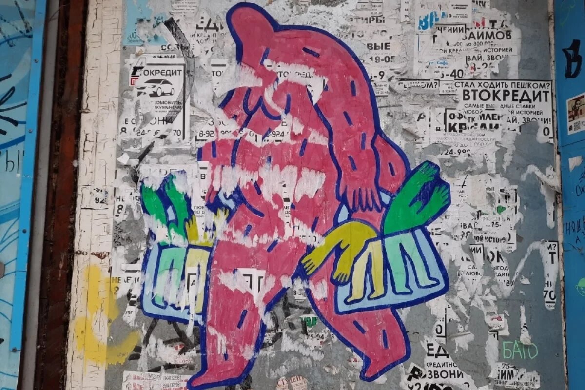    В нашем городе немало необычных примеров стрит-арта, которые органично вписываются в городскую среду.