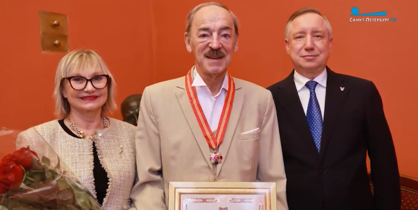    Боярского наградил Путин орденом I степени «За заслуги перед Отечеством», а Беглов почетным знаком "Честь и слава Санкт-Петербурга"