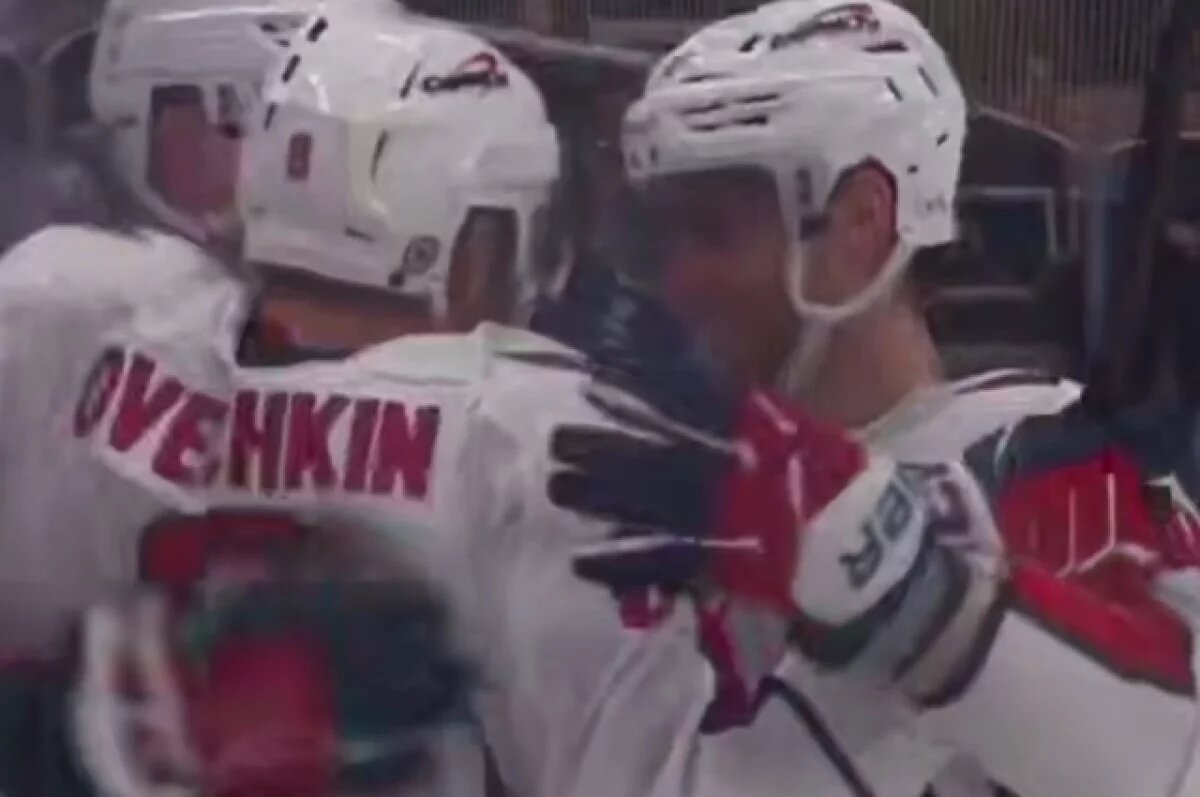    Овечкин снова вышел на лёд после травмы и забил свой 869-й гол