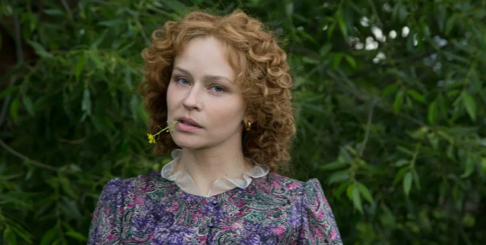 До полёта сыграла Анфису в Угрюм реке.