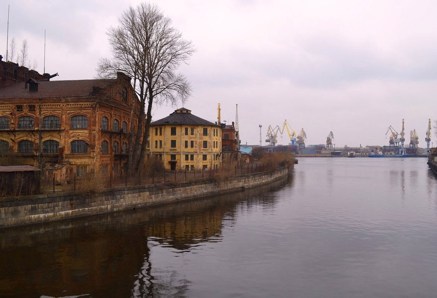 Гутуевский остров. Фото с сайта https://www.fiesta.ru/spb/live/nado-znat-gutuevskiy-ostrov-neobychnaya-dostoprimechatelnost/. взято с Яндекс.Картинки