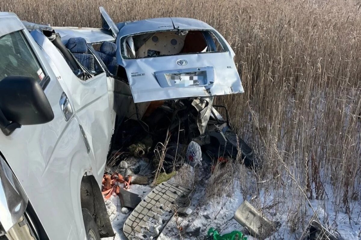    Машину с 4 людьми расплющила фура в Хабаровском крае, выжил только водитель