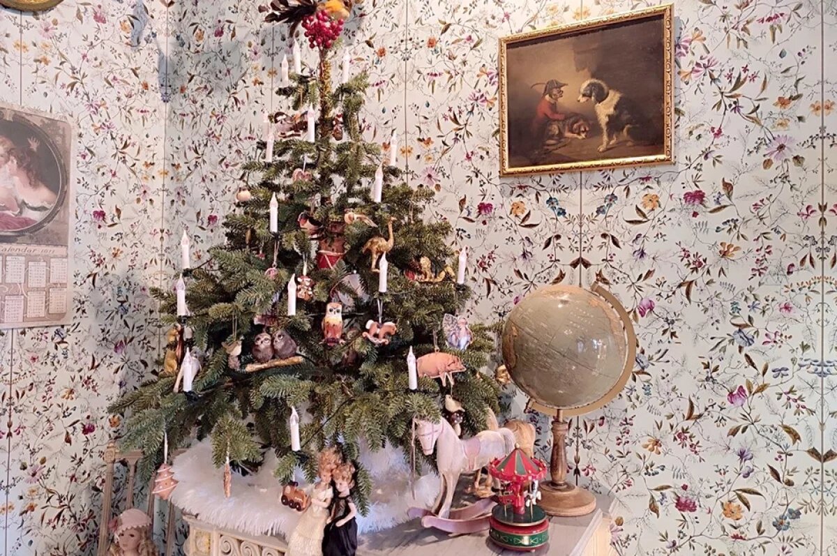    Соблюдая указ Петра.