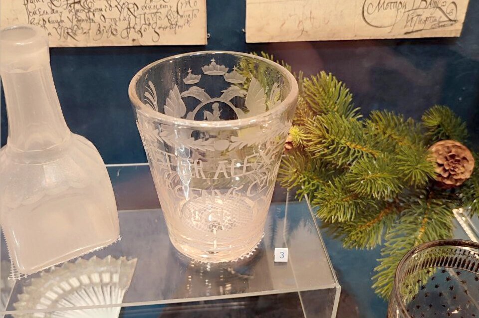    Стопа Измайловского завода 1700 года производства вместит около 400 г напитка.. Фото: "АиФ-Нижний Новгород"/ Ольга Морозова