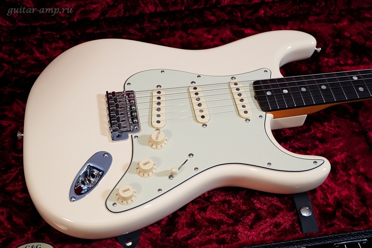 Мне нравится цветовая гамма Fender.  У моей гитары цвет Olympic White.