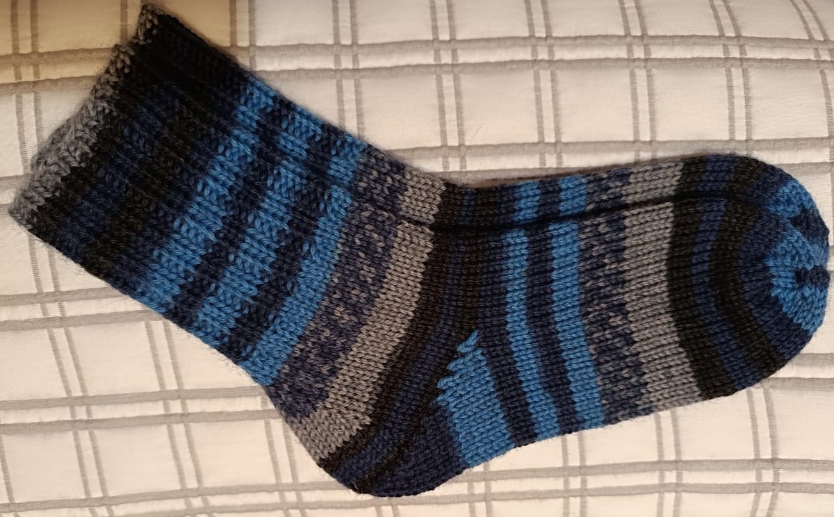 Женские носочки р-р 37. Связаны на 40 петлях. Примерный расход пряжи Alize wooltime -  80 гр, спицы 2,5 мм