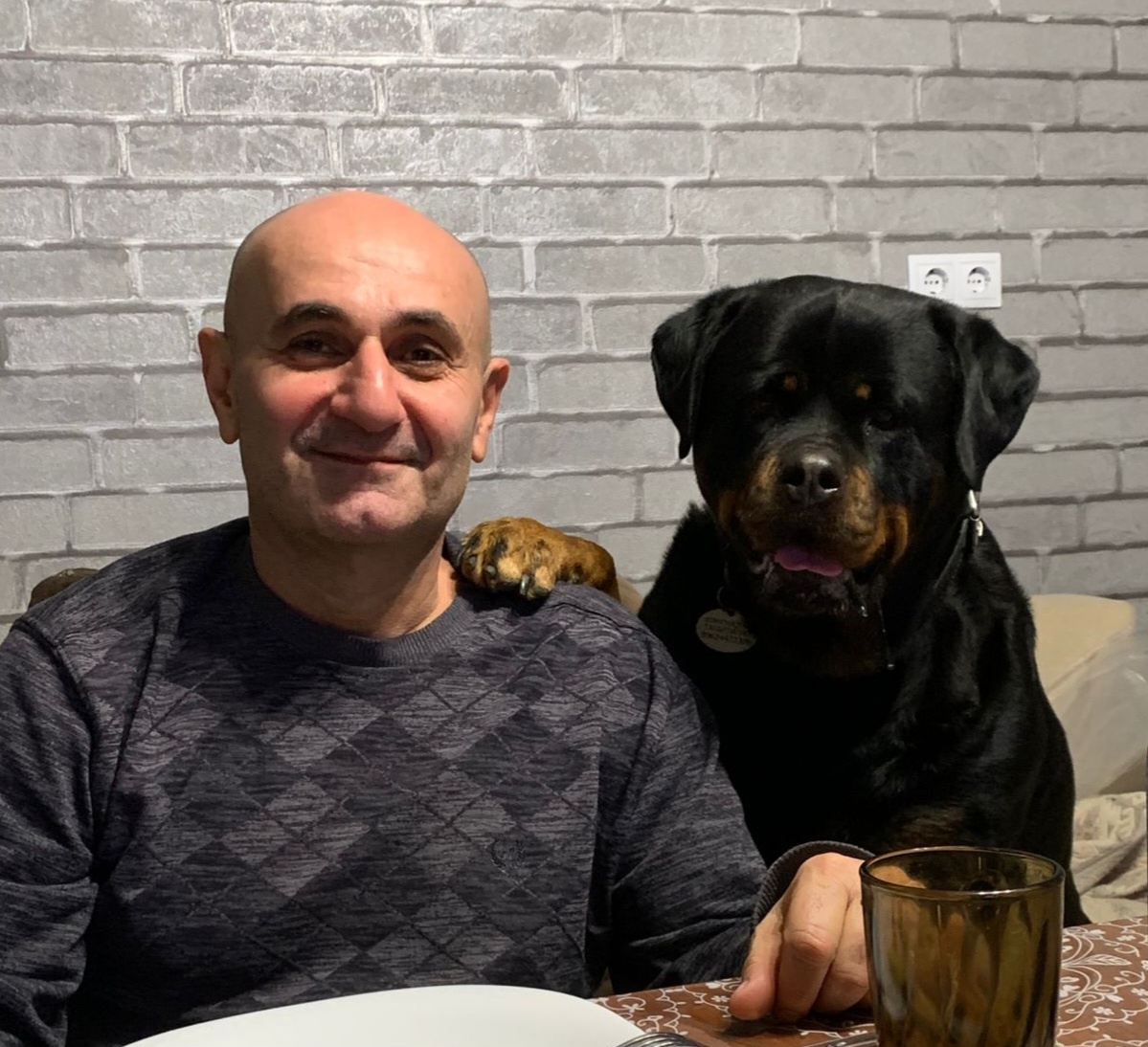 Мы уже за столом!