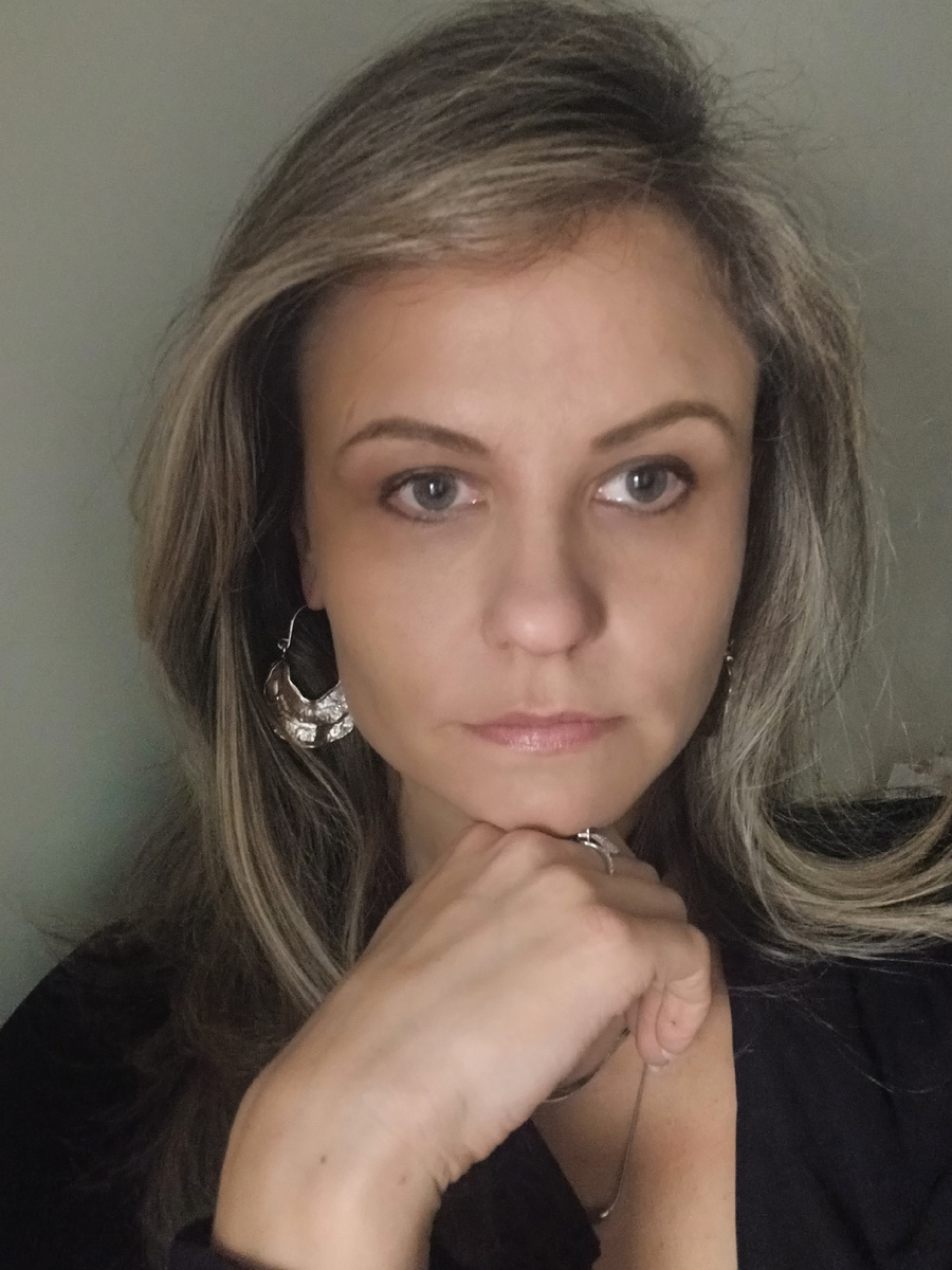 Это я в предвкушении и новогодних сережках.