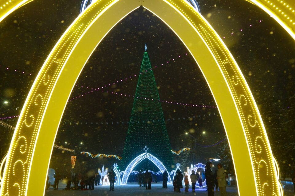    Открытие елки на площади Сахарова. Источник: Олег Укладов