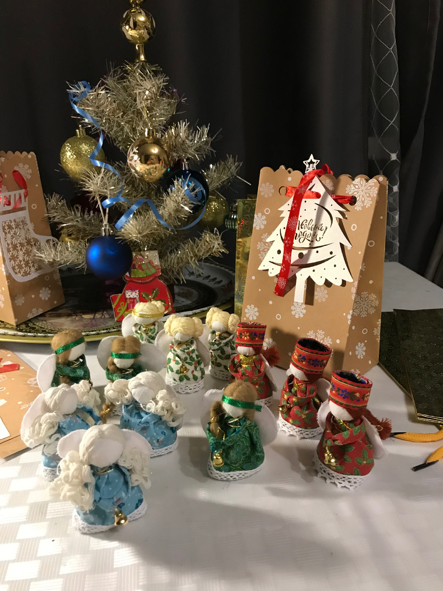 Двенадцать ангелов готовы к новому году. 12 месяцев, 12 ангелов: зима, весна, лето и осень. 