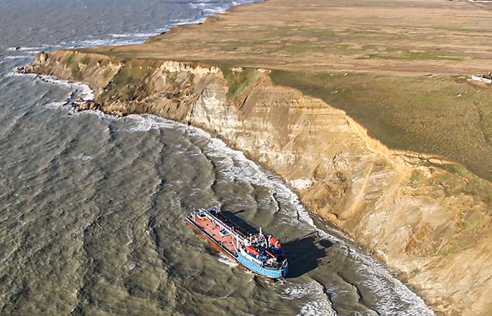 Волгонефть-239 на мели. Фото из поиска, не мое