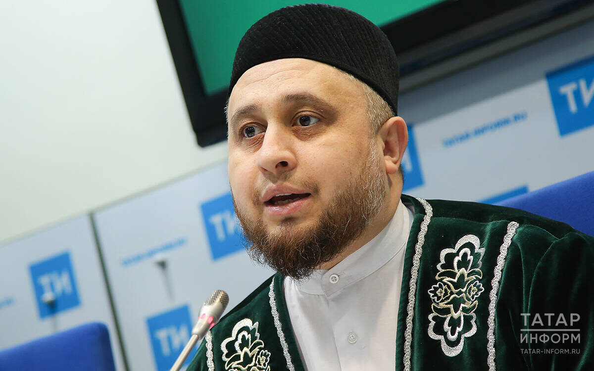 Рустам хазрат Хайруллин: «Нельзя сказать, что я праздную Новый год. В этот день я больше молюсь. Каждый человек грешен, и у меня тоже есть грехи». Фото: © Султан Исхаков / «Татар-информ»