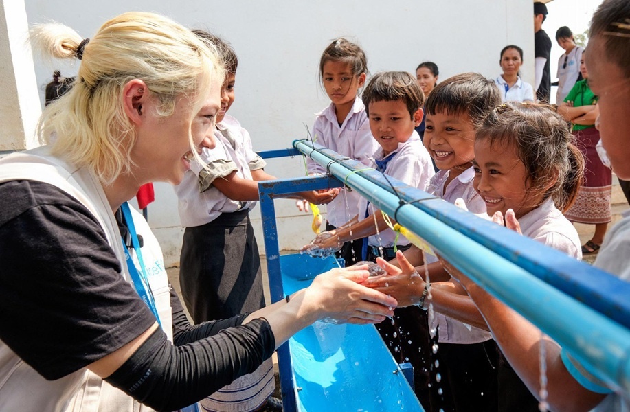 Феликс во время волонтерской поездки в Лаос