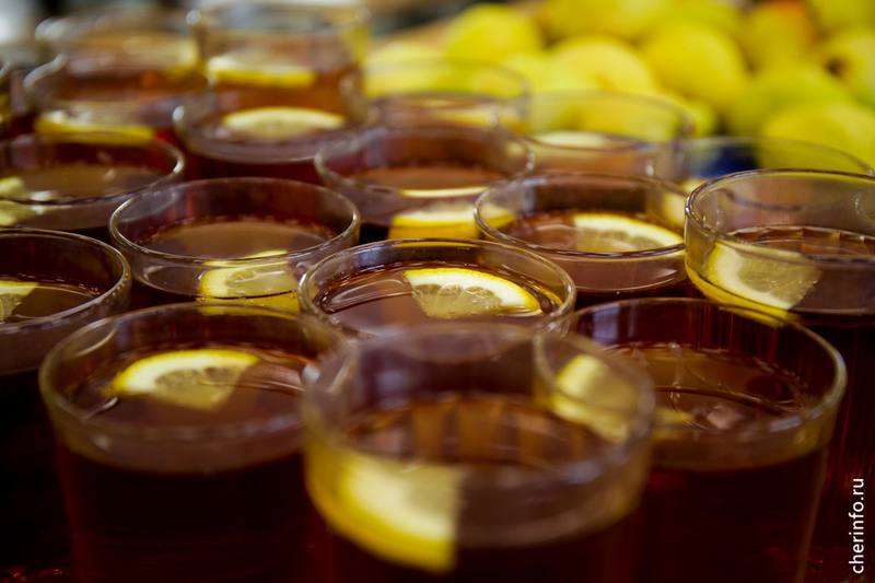    31 декабря посетителей бани ждет бесплатное угощение - горячий чай из самовара и сушки.