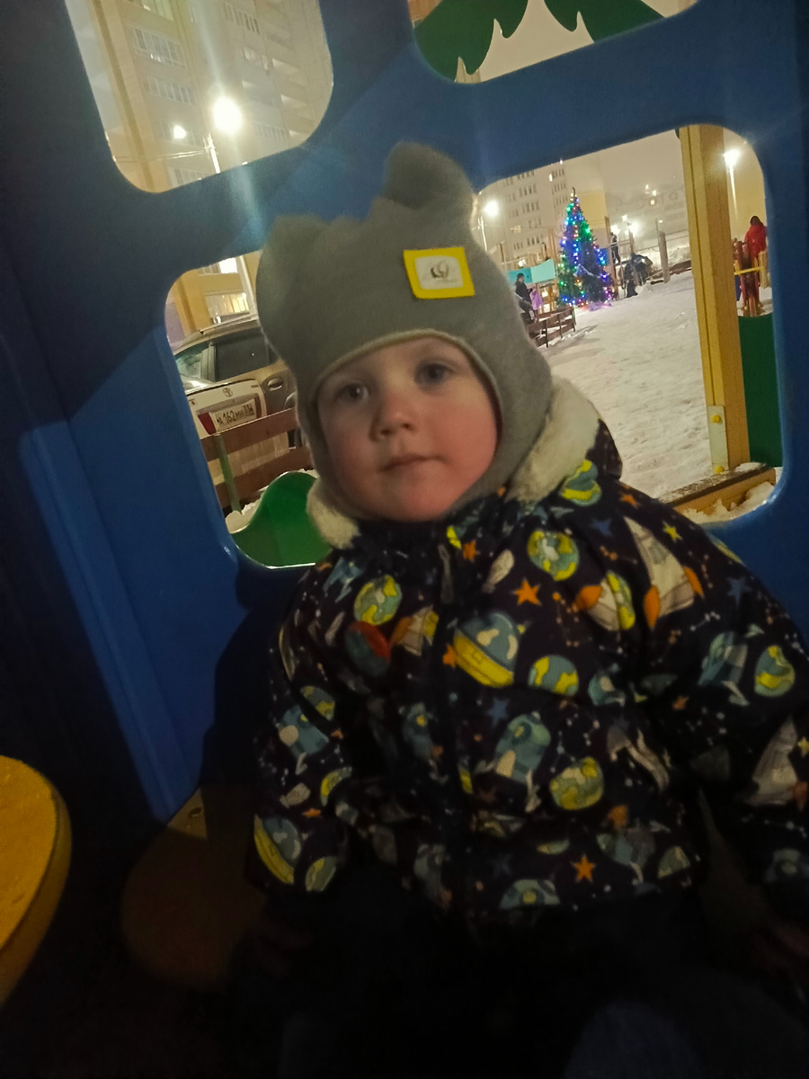 После гуляний мы еще погуляли на чужой площадке 😃