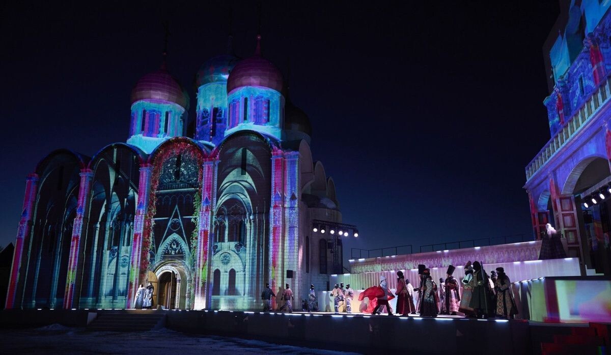     Спектакль «Соборная площадь» в кинопарке «Москино». Источник: mos.ru Автор фото: Пресс-служба Мэра и Правительства Москвы