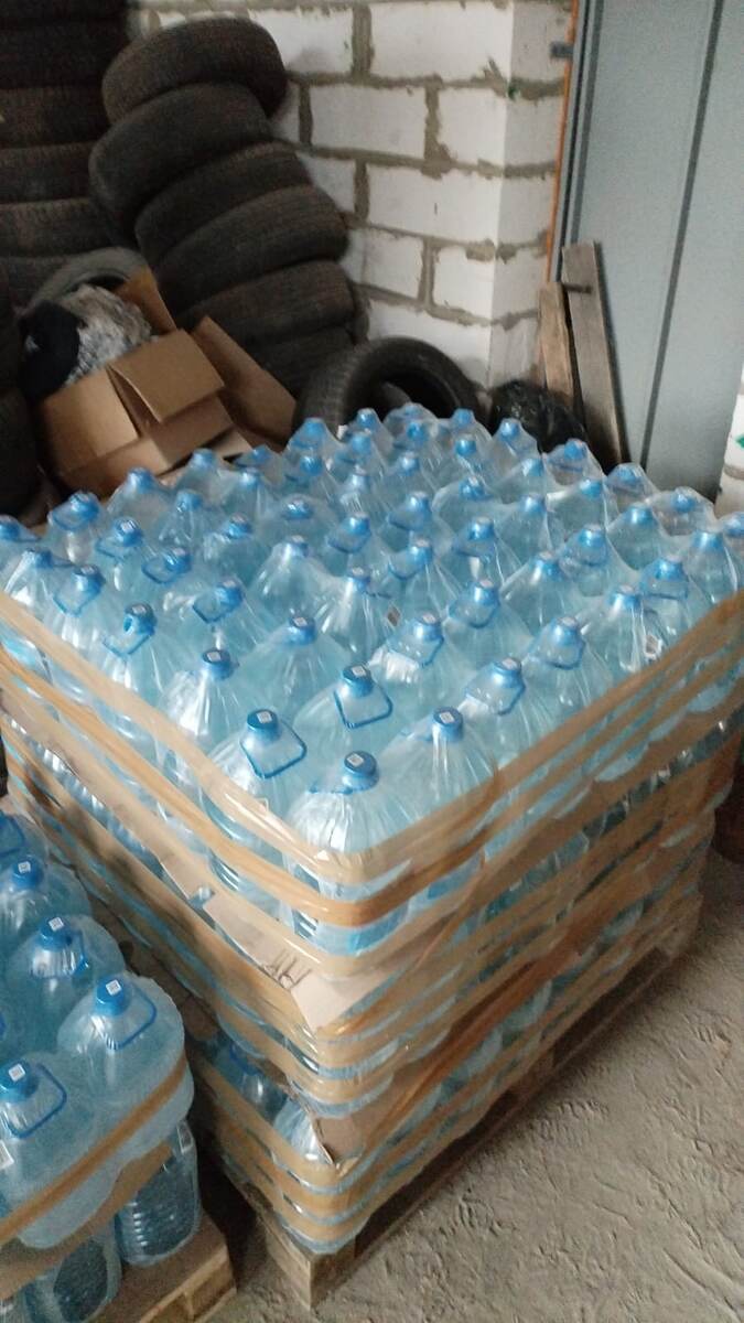 250 бутылок питьевой воды арте. 