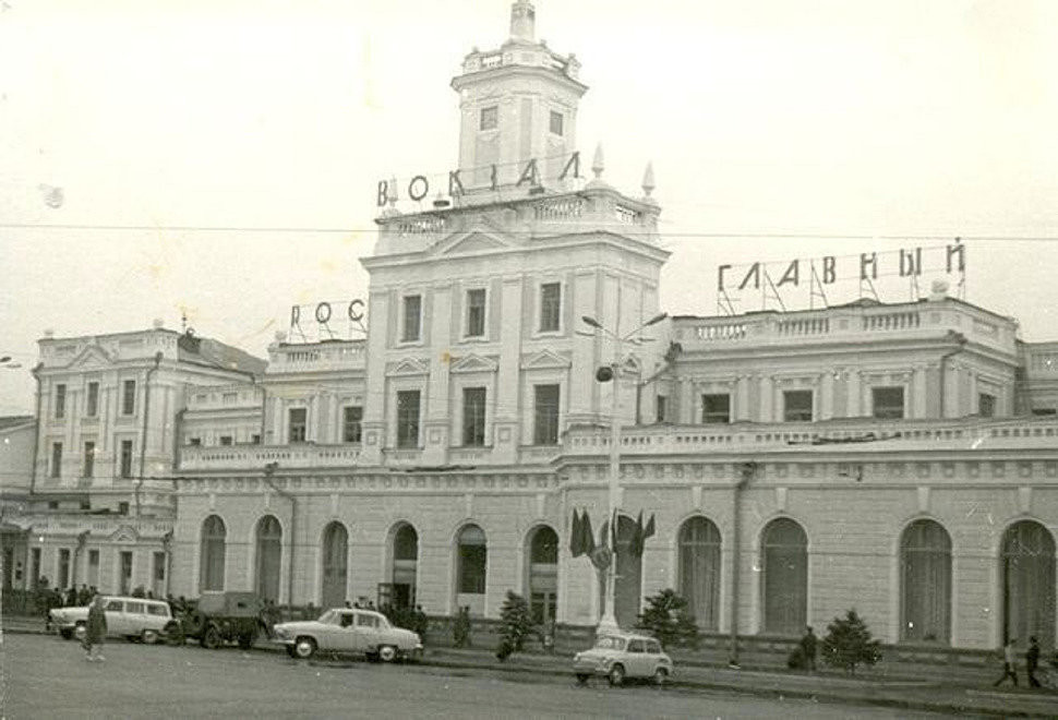 Старый вокзал в Ростове. Фото с сайта https://tunnel.ru/post-nuchto-v-rostov-karetu-nam-karetu. Взято с Яндекс.Картинки