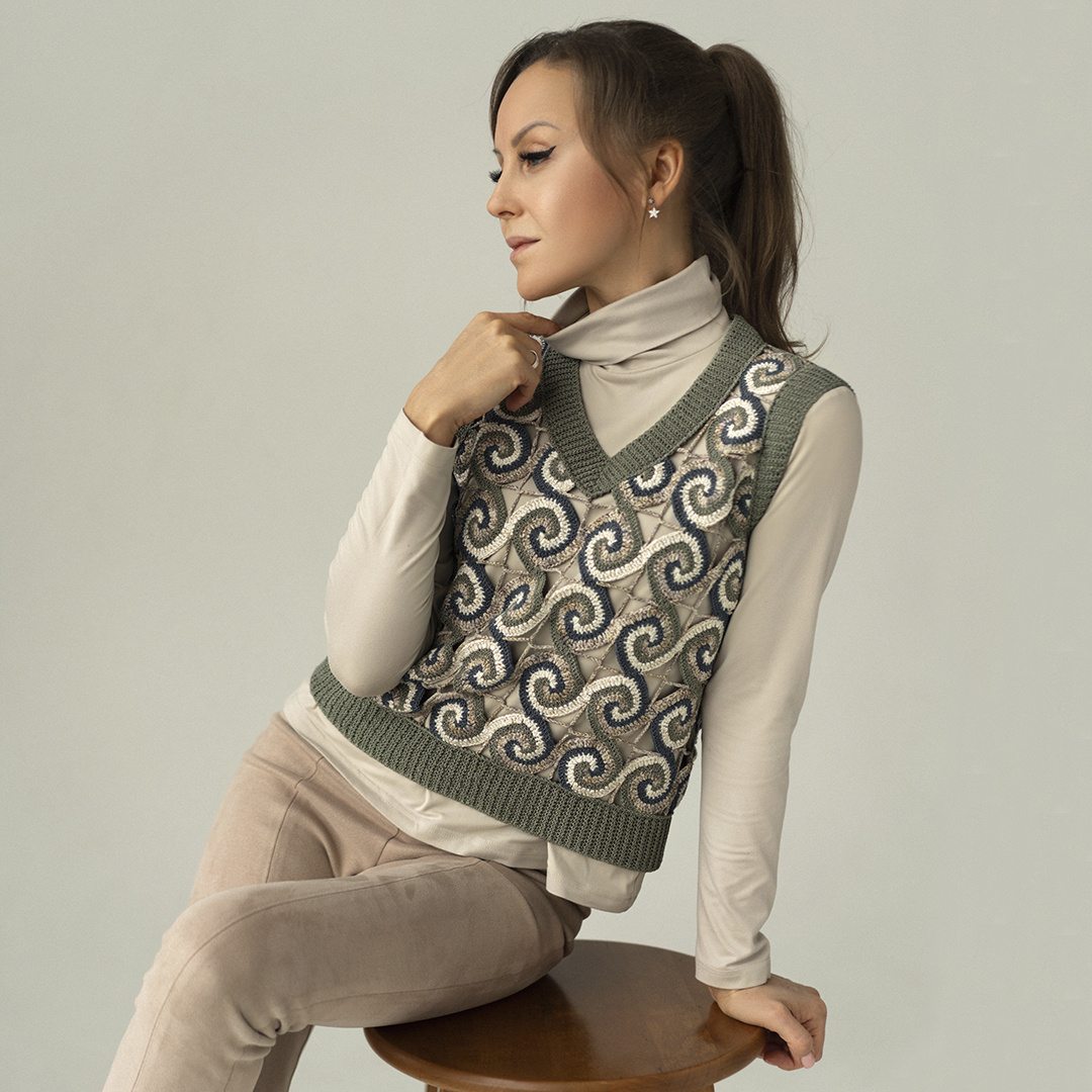 Жилет "Спираль" идею подсмотрела у бренда Charles Jeffrey Loverboy