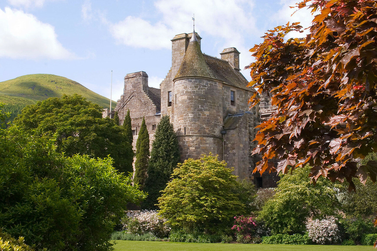 Замок Фолкленд в Шотландии 