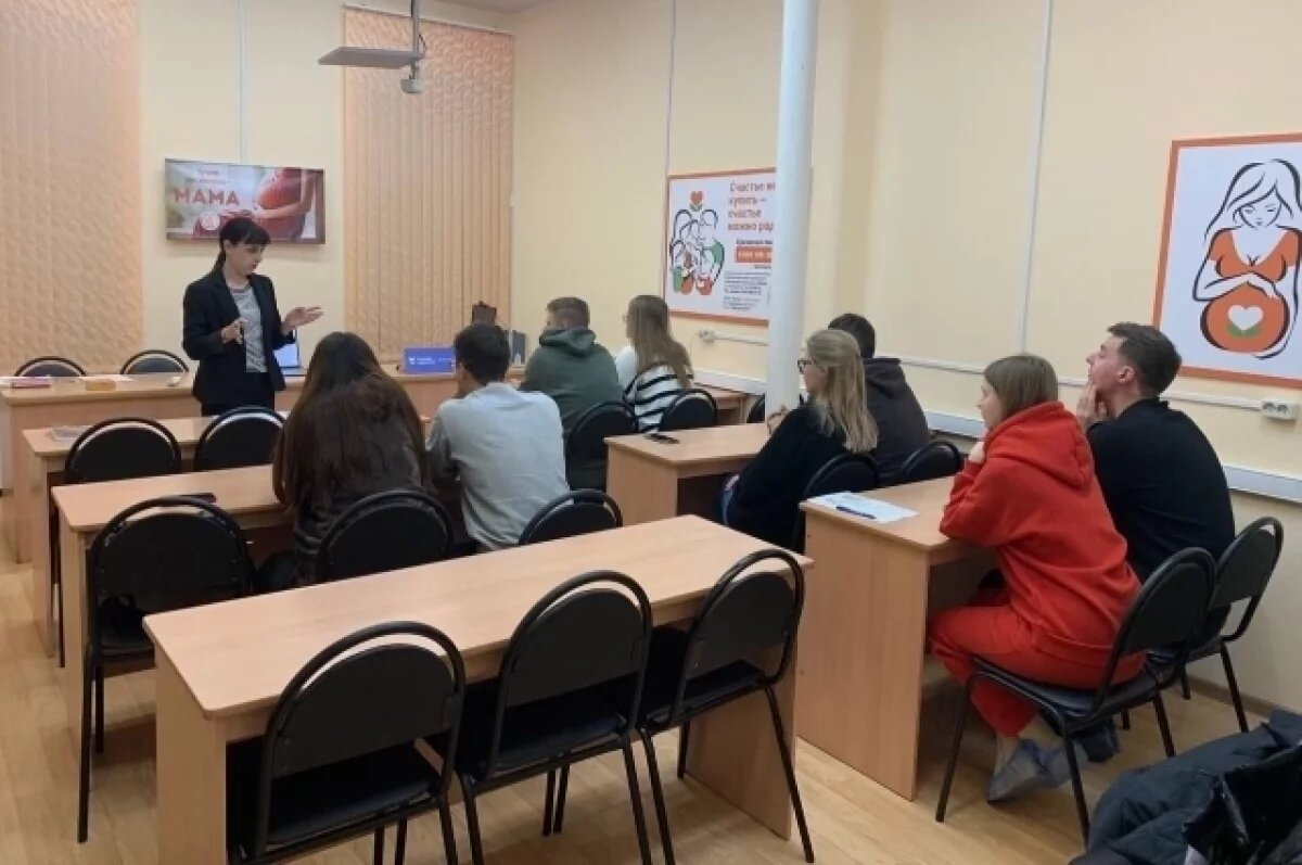    Супруг в период беременности жены должен уметь поддерживать её. Этому и научат на занятиях, которые проходят в рамках проекта «Марафон «Папа навсегда: старт новой жизни».