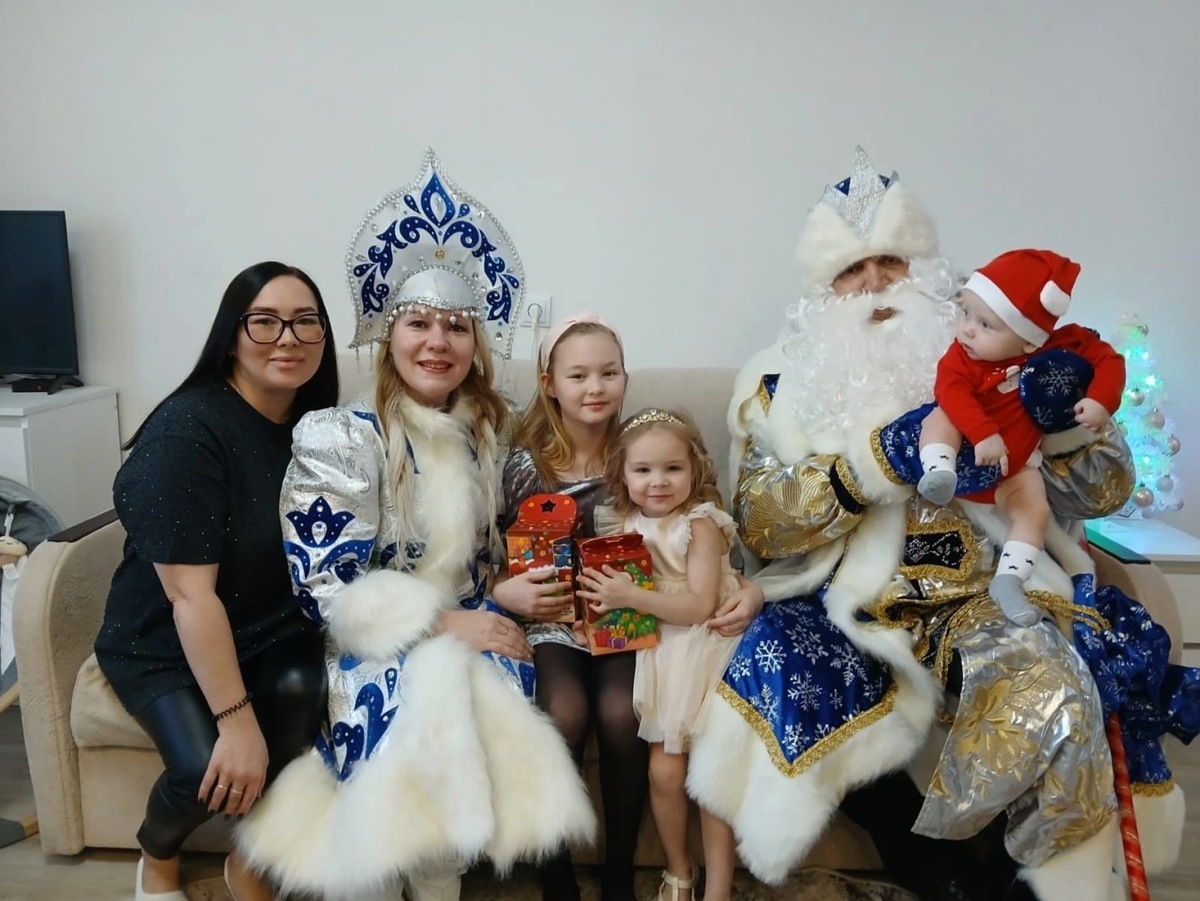    Более 40 ребятишек поздравили с Новым годом активисты Молодёжной ассамблеи народов России в Югре