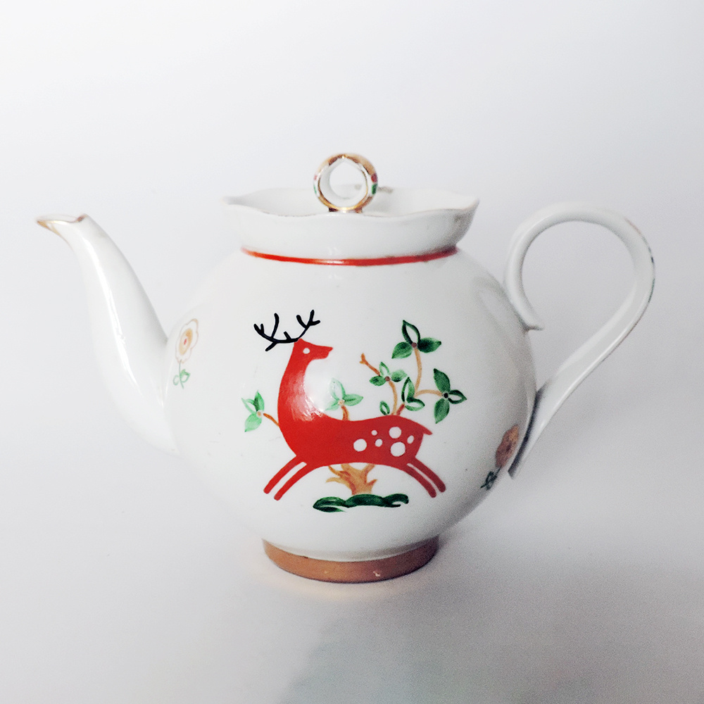 Чайник из сервиза «Северный». 1958 год, ЛФЗ. Автор формы «Круглый» Серафима Евгеньевна Яковлева, автор росписи Валентина Львовна Сажина