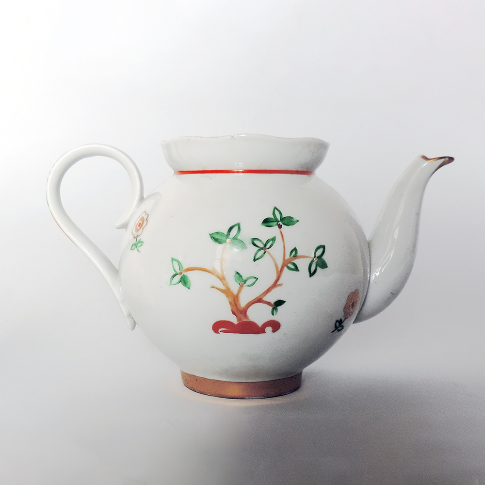 Чайник из сервиза «Северный». 1958 год, ЛФЗ. Автор формы «Круглая» Серафима Евгеньевна Яковлева, автор росписи Валентина Львовна Сажина