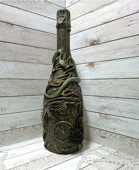 Украшение бутылки шампанского к году Змеи. Скрин с сайта Баба Яга Прекрасная. Магия рукоделия