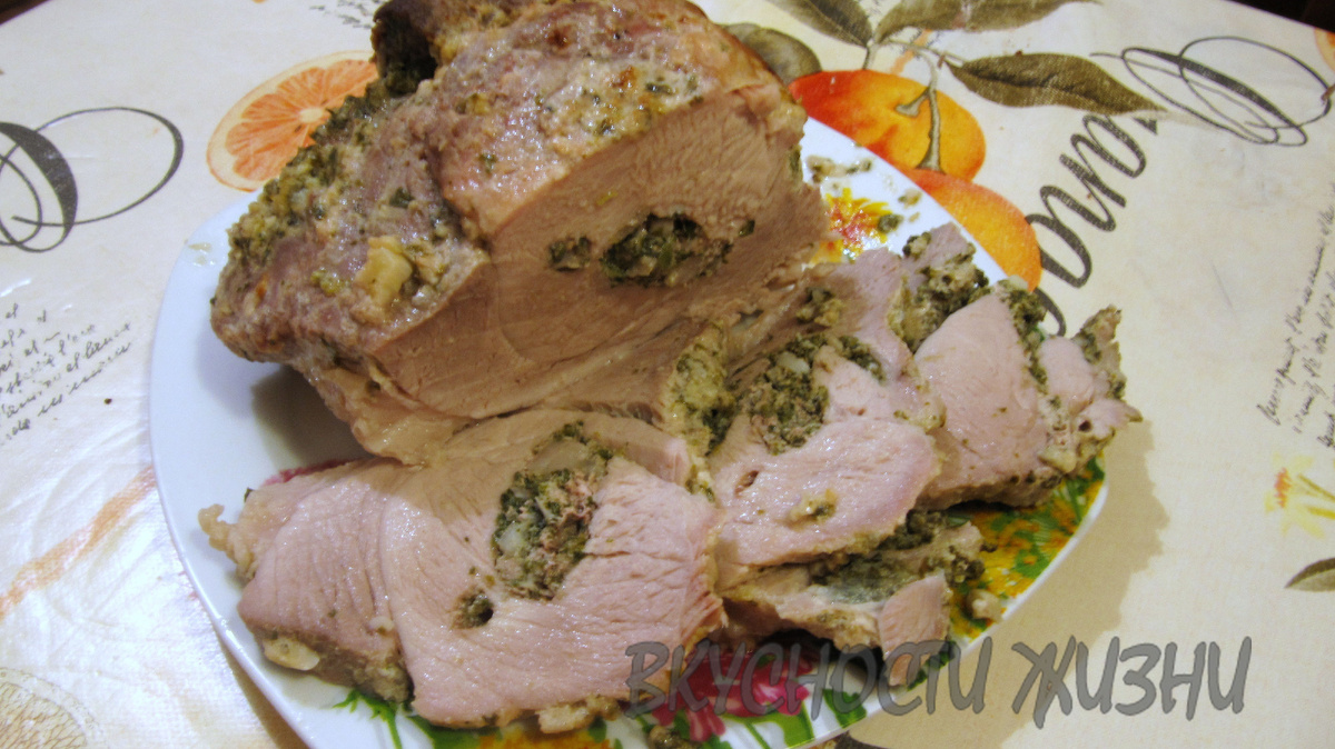 Свинина со шпинатом и сыром запеченная в горчице