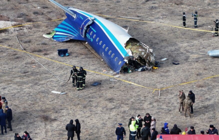    «Обстреляли с земли. Подавляли РЭБ»: Алиев привел версию крушения самолета в Актау