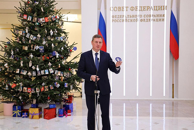 Тверской сенатор исполнил новогоднюю мечту девочки из Твери