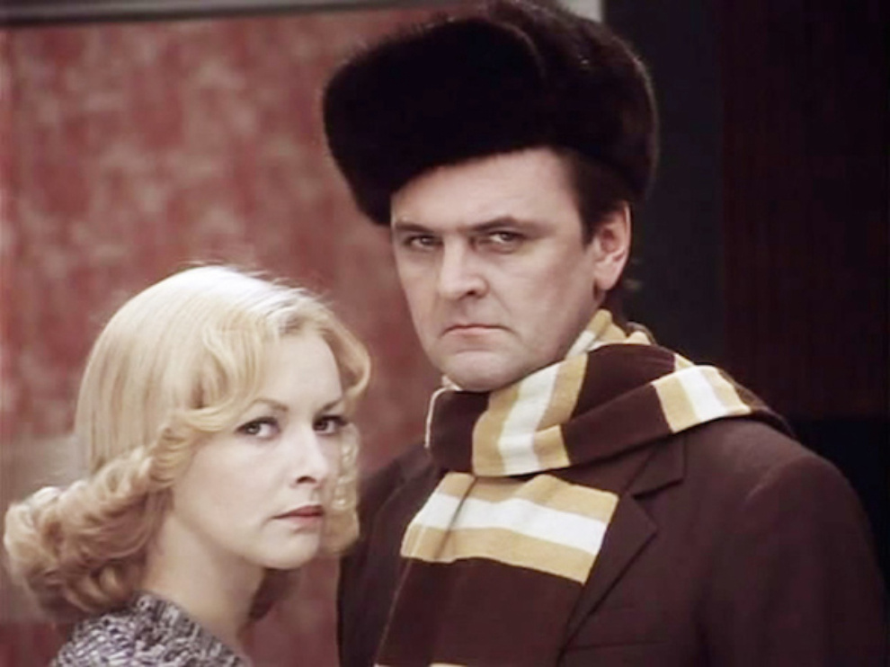 Кадр из фильма "Ирония судьбы, или С лёгким паром" (1975), kino-teatr.ru