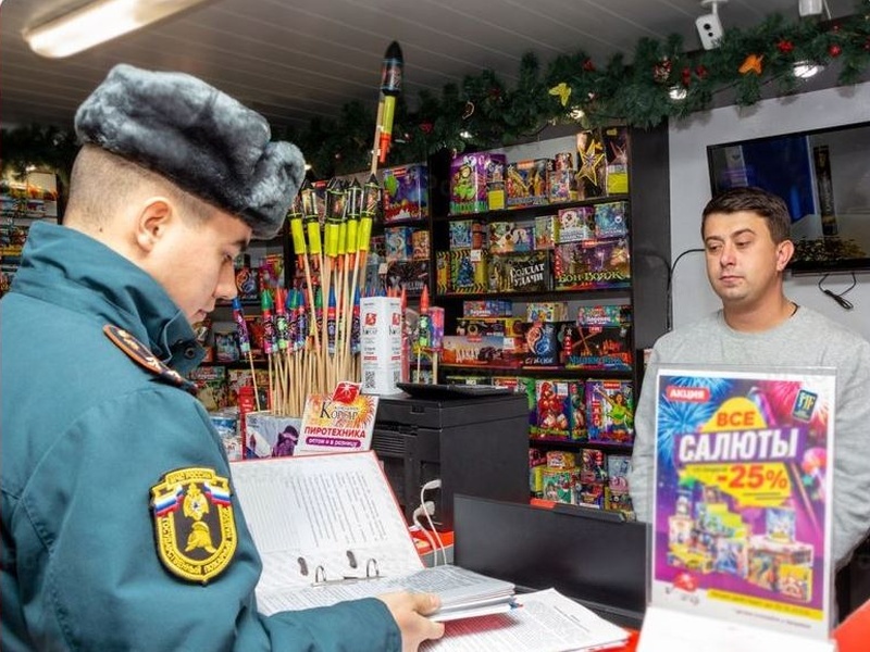    Запрет по-крымски: фейерверки запускать нельзя, но продавать можно