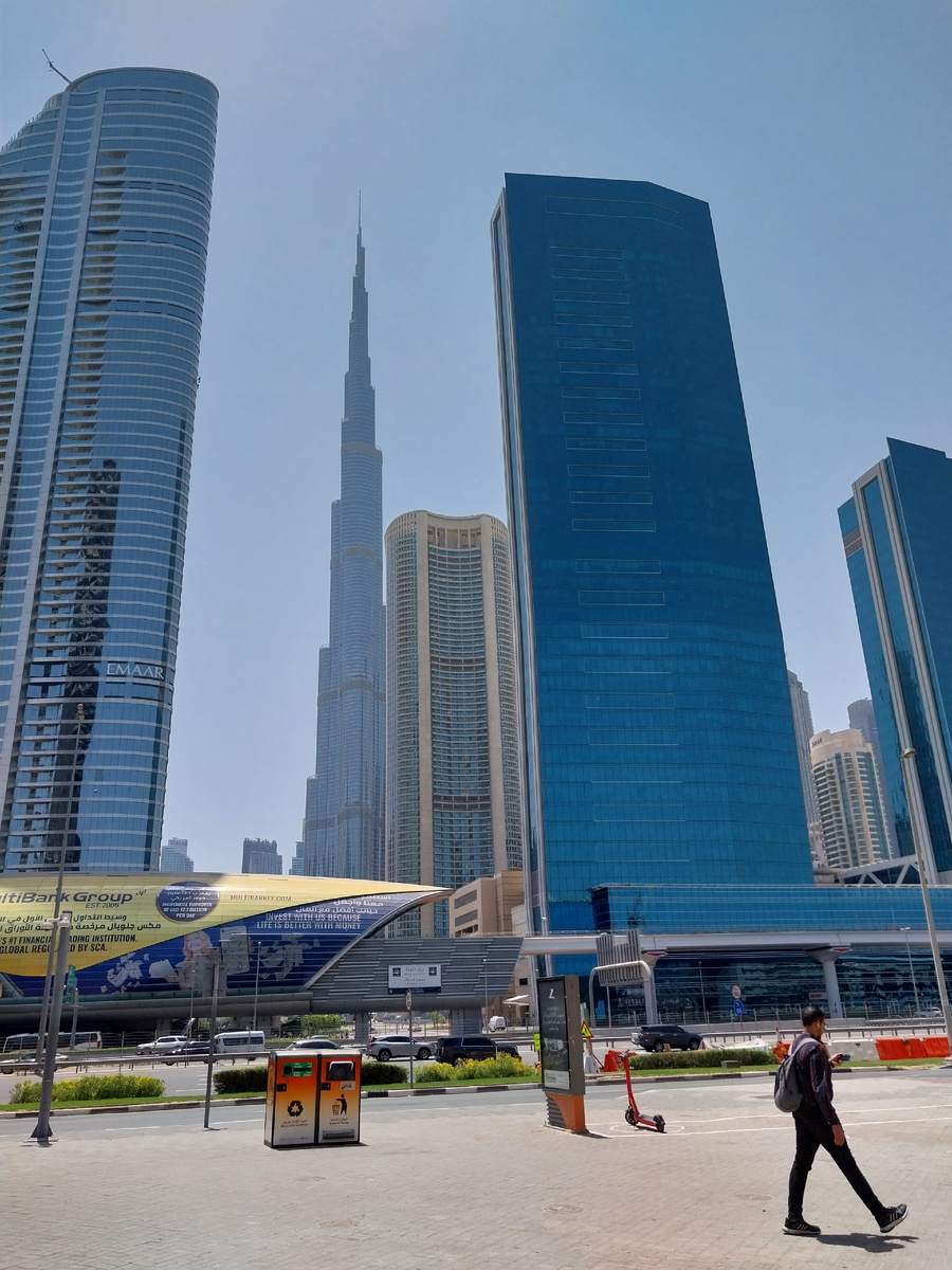 Дубай. Бурдж Калифа (в центре). 2023 г.