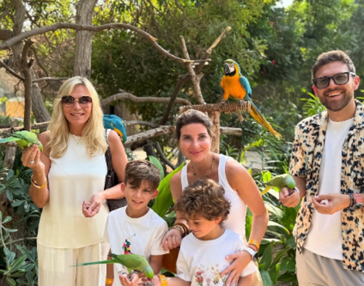 Марина Юдашкина с дочкой Галиной, зятем Петром Максаковым и внуками. Фото: соцсети