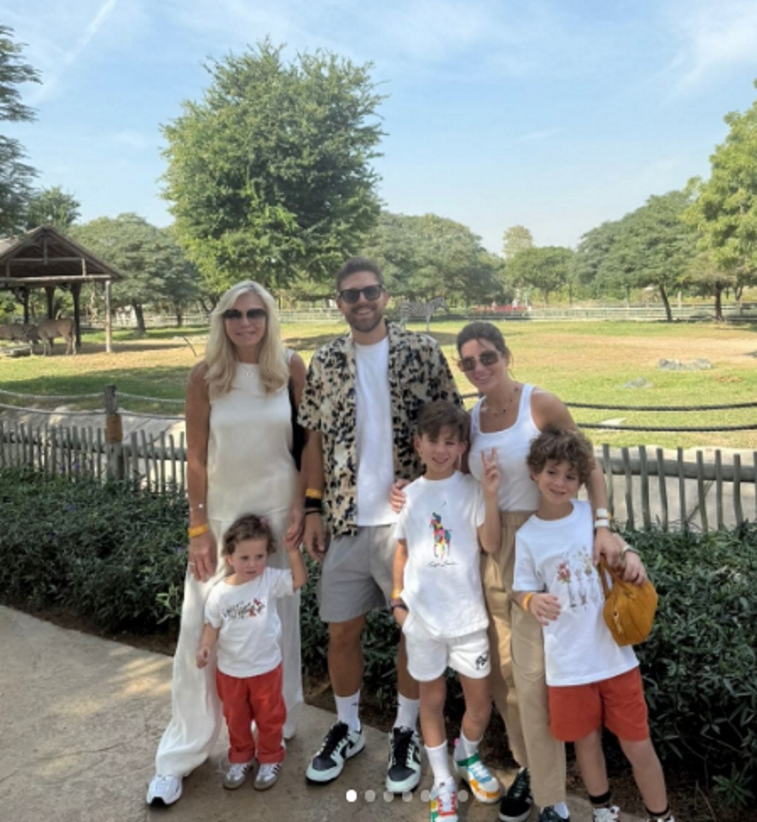 Марина Юдашкина с дочкой Галиной, зятем Петром Максаковым и внуками. Фото: соцсети