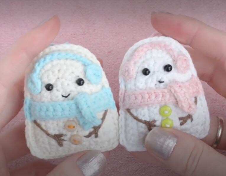    Снеговик крючком от Кати Глебовой   
Источник: Скриншот из видео