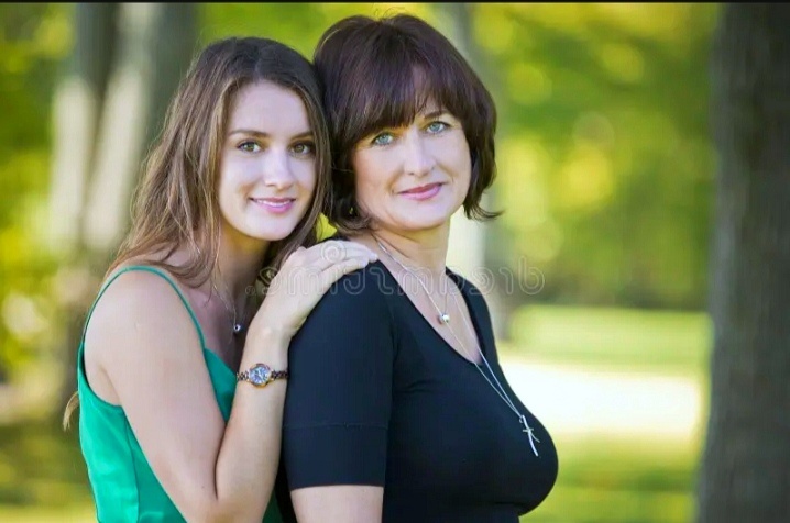 Даша через несколько лет с новой мамой. 